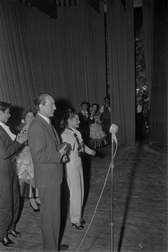 César González-Ruano y Carmen Amaya en el Palau de la Música en 1959.